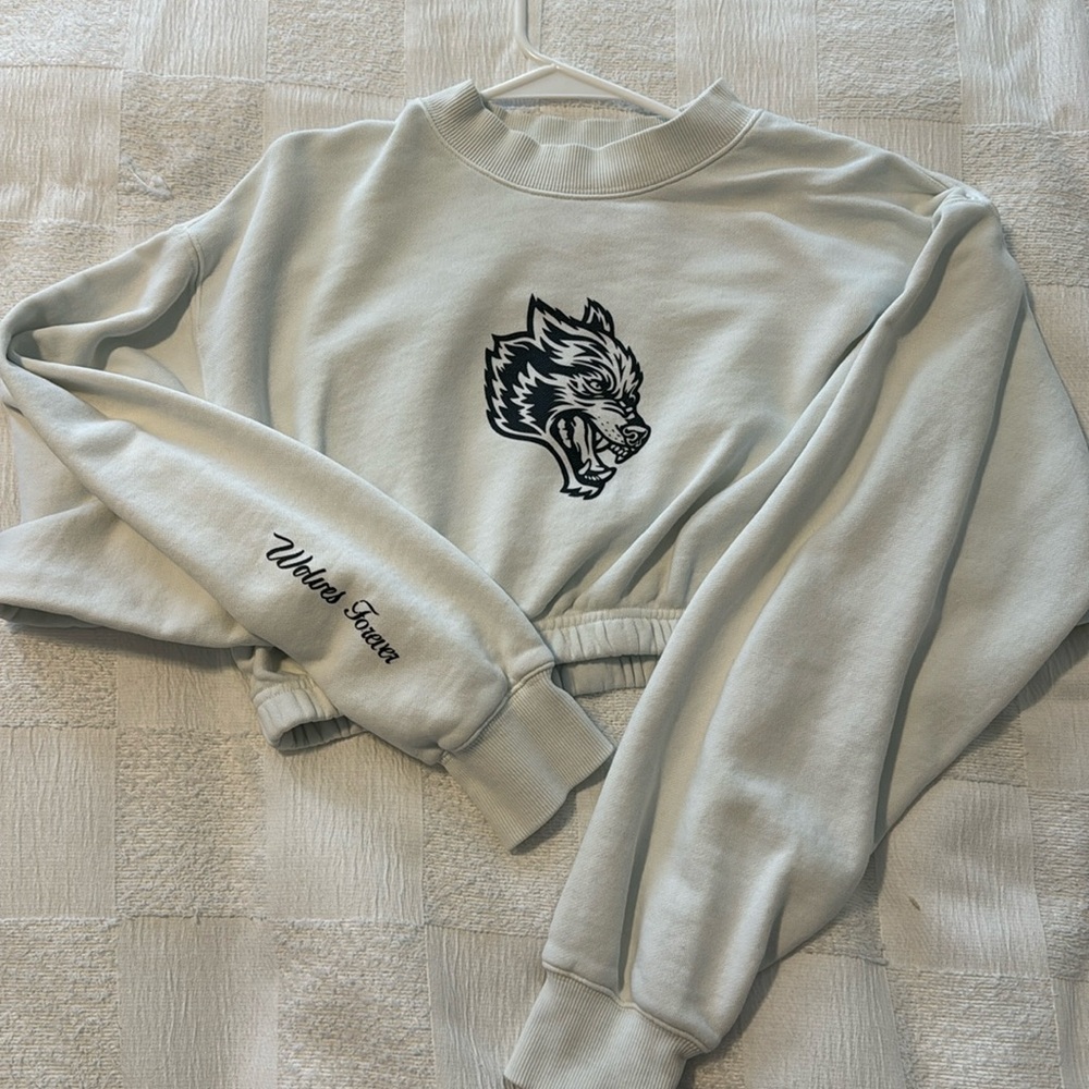 Darc Sport Gray Wolf Graphic Sweatshirt